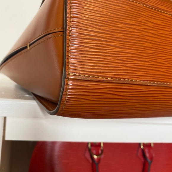 Used - Picture 5 of 11